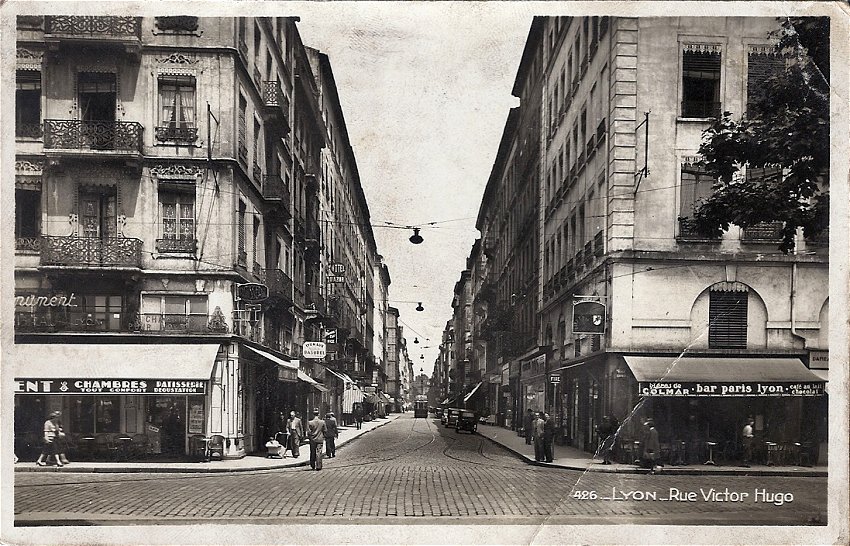 La rue Victor Hugo vue de la place Carnot